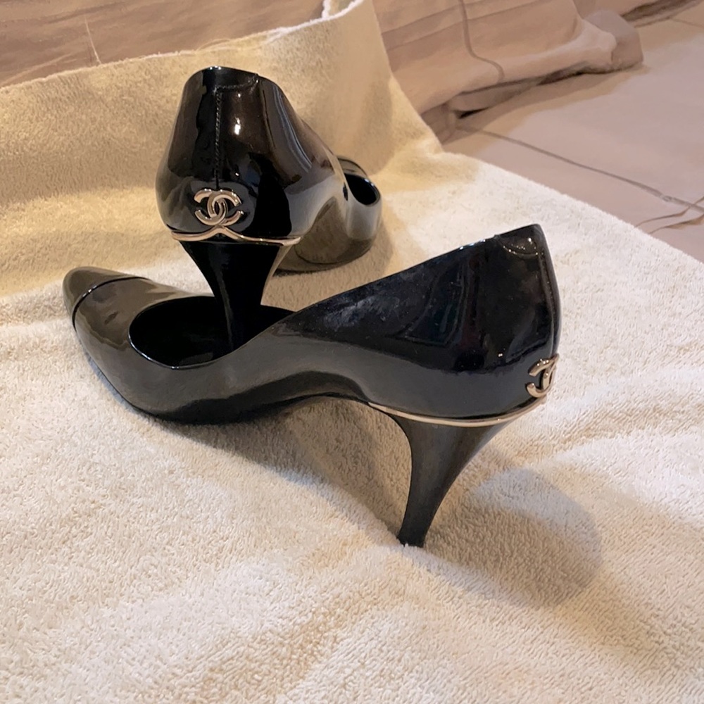 Chanel pumps, wear from day to night.